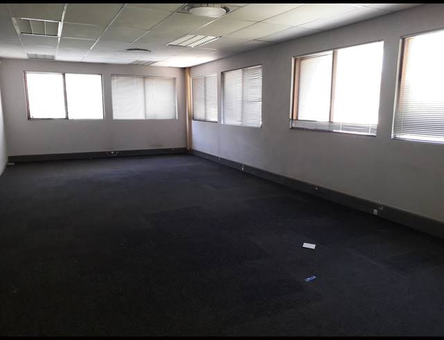 1,172M² OFFICE TO LET IN IRENE